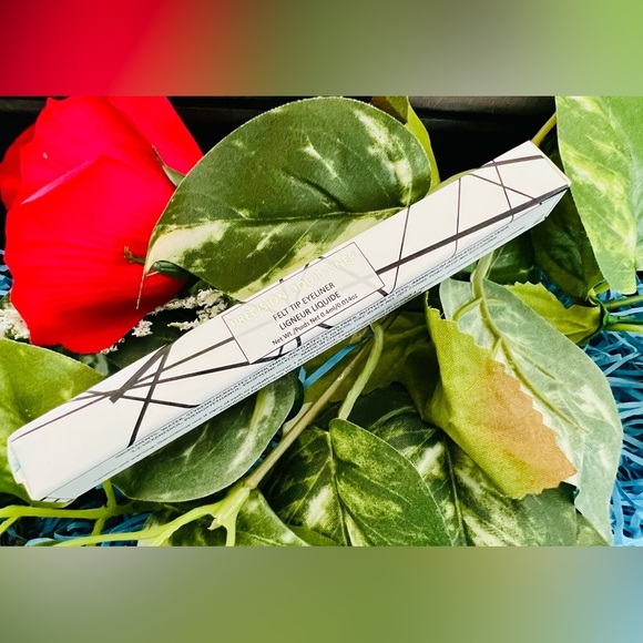 NIB Estate Precision Liquid Eyeliner in Black - Picture 4 of 6